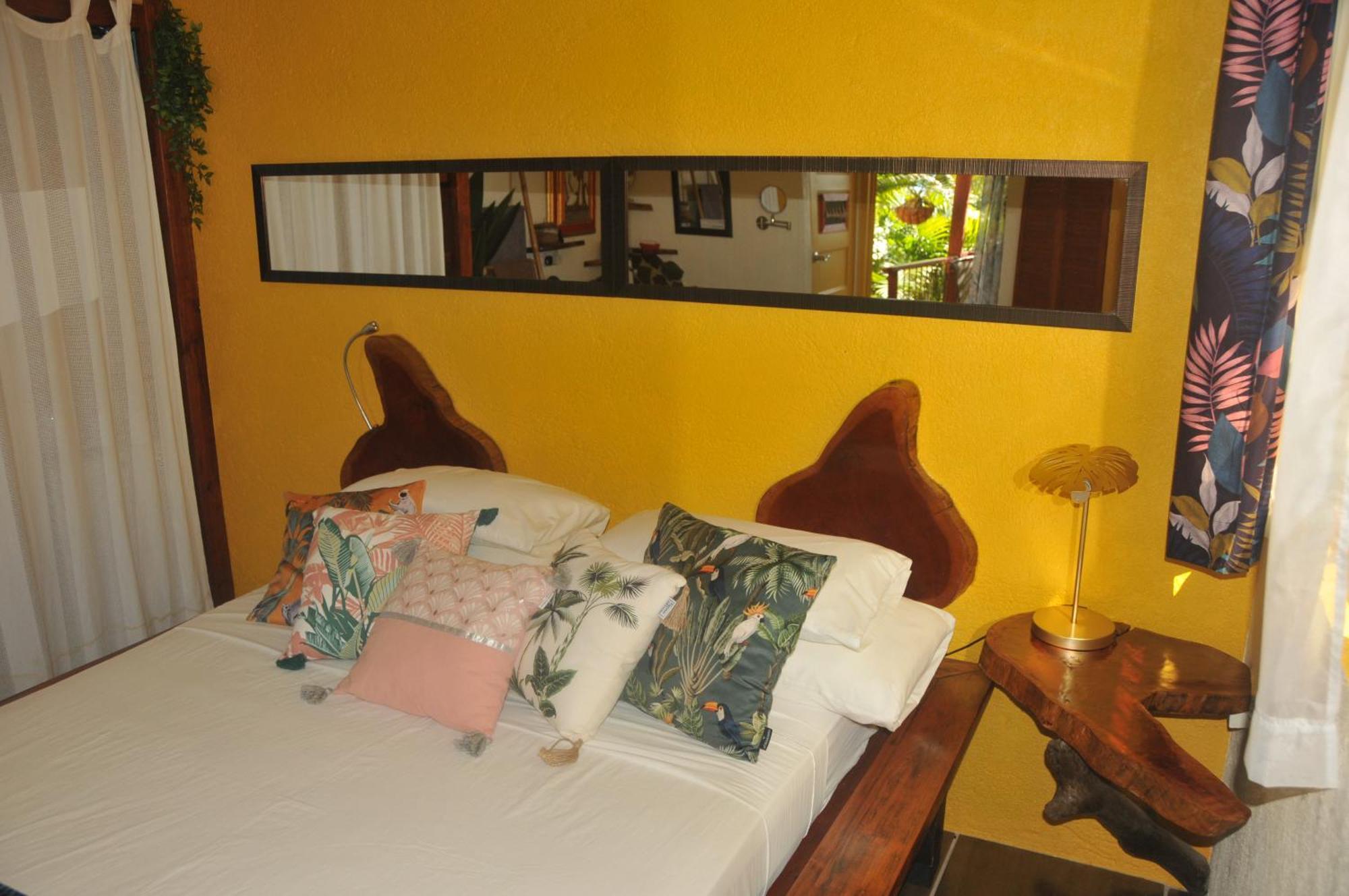 Mango Island Lodges Saint Joseph Екстер'єр фото