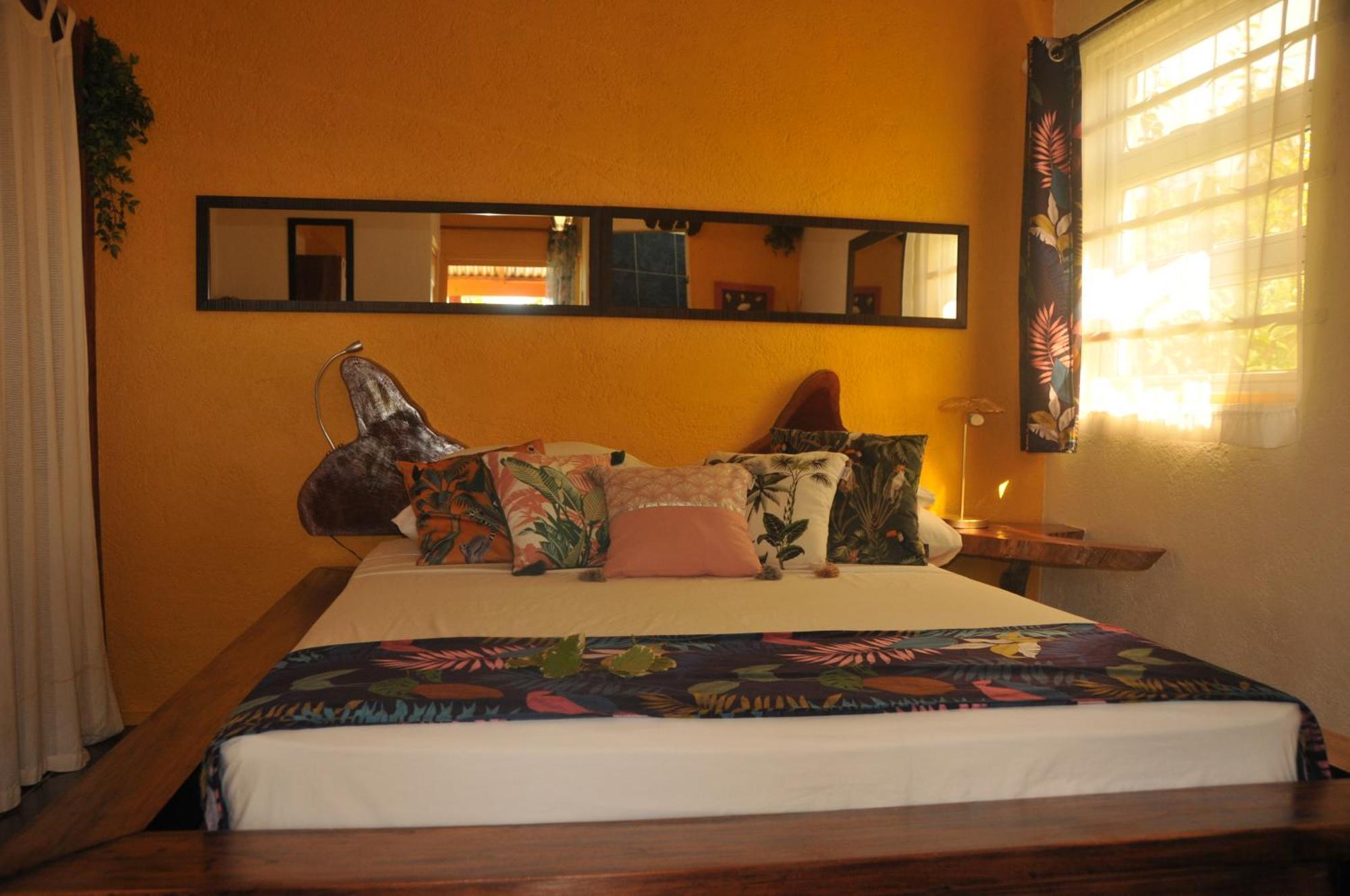 Mango Island Lodges Saint Joseph Екстер'єр фото