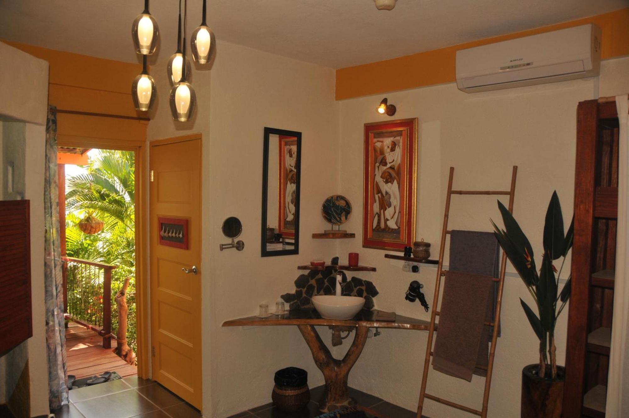 Mango Island Lodges Saint Joseph Екстер'єр фото