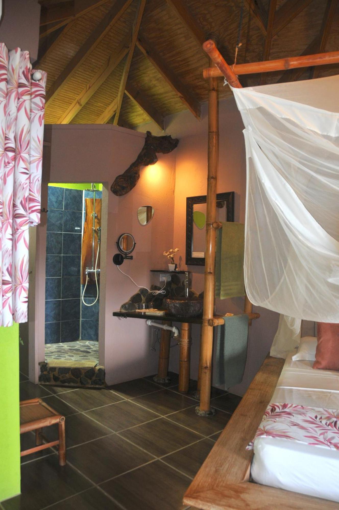 Mango Island Lodges Saint Joseph Екстер'єр фото