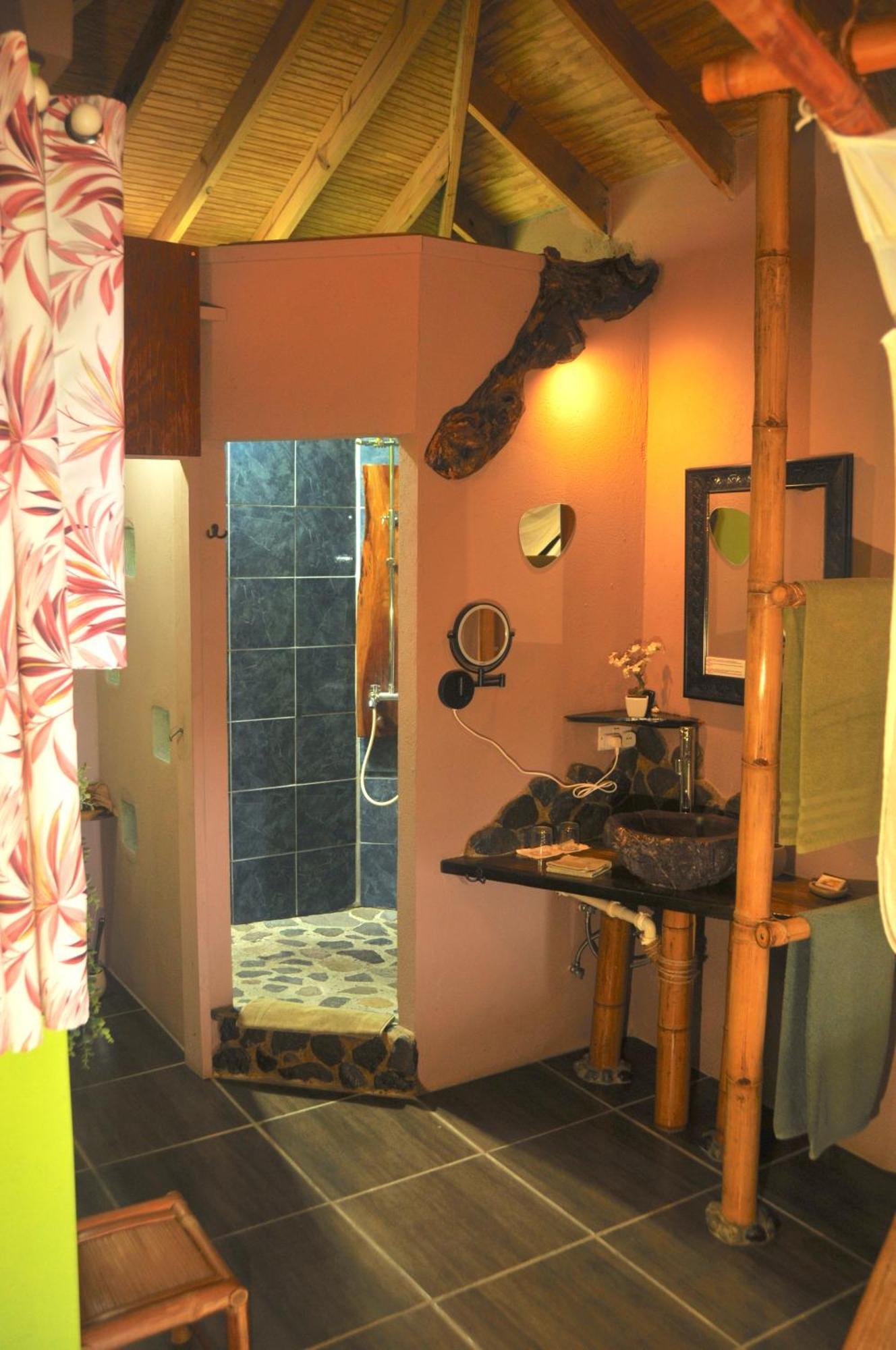 Mango Island Lodges Saint Joseph Екстер'єр фото