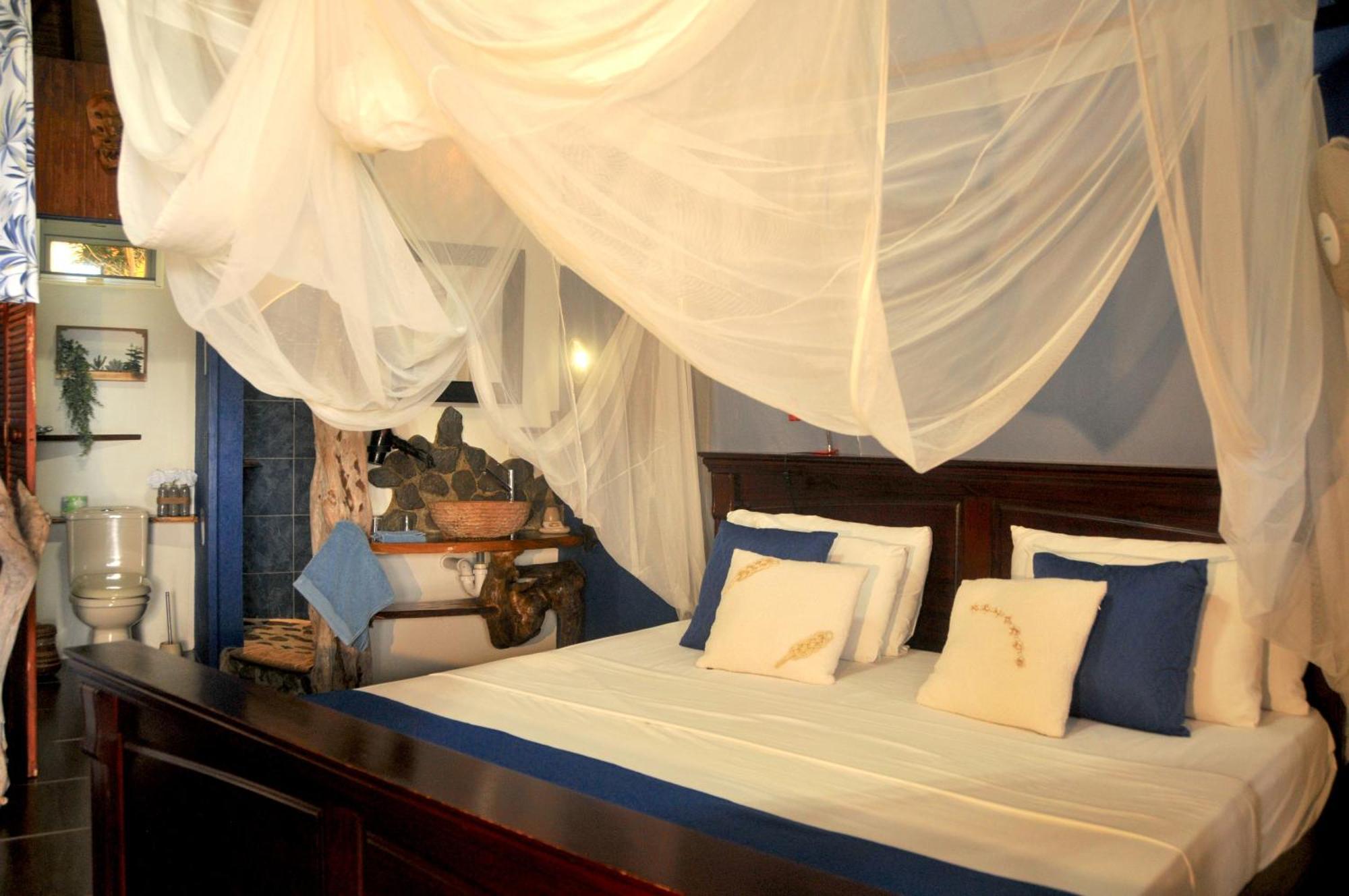 Mango Island Lodges Saint Joseph Екстер'єр фото