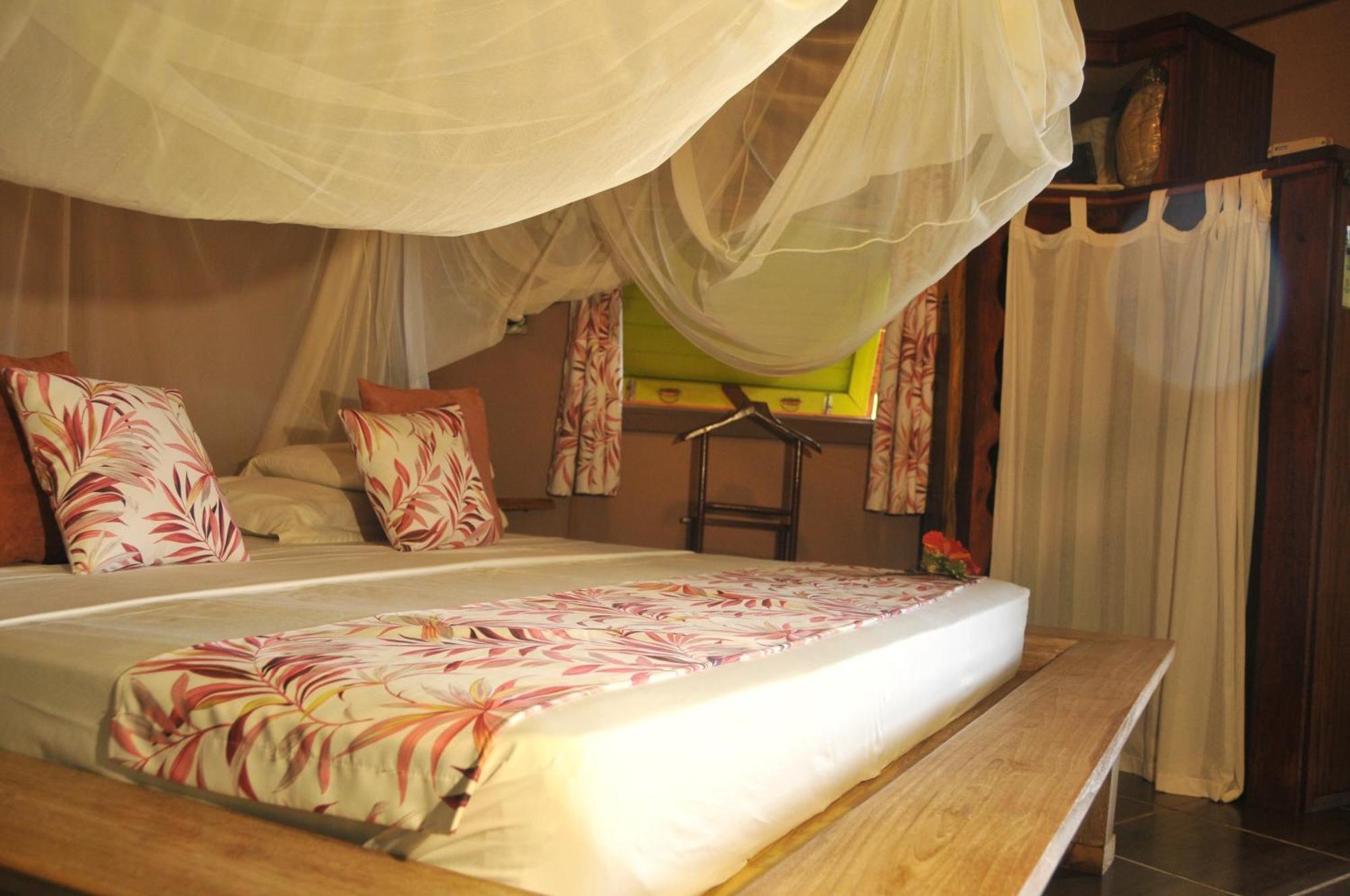 Mango Island Lodges Saint Joseph Екстер'єр фото