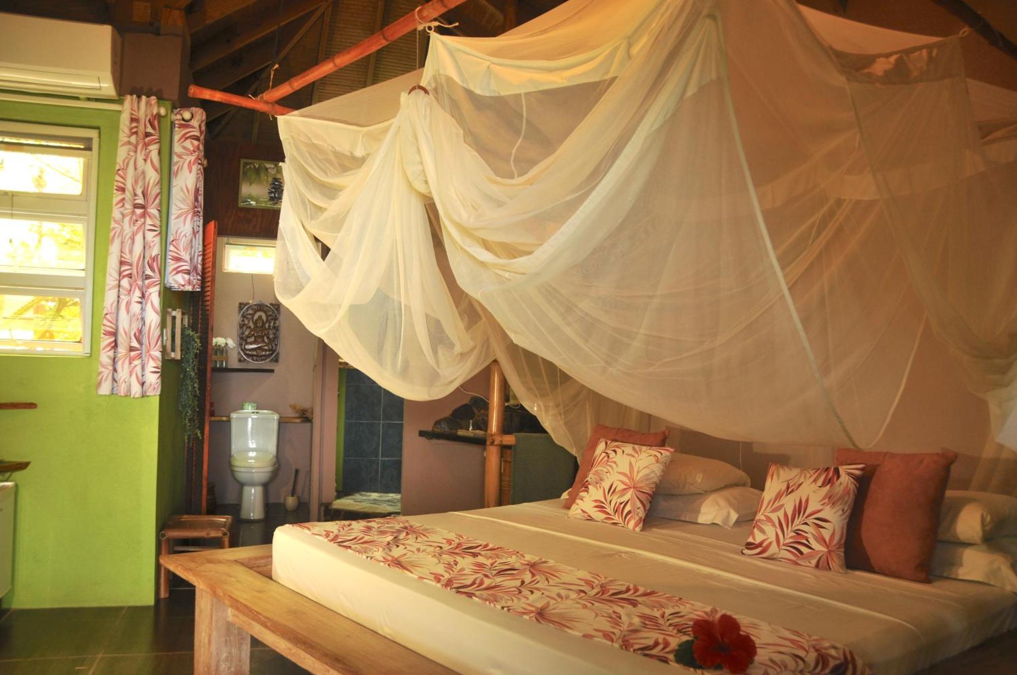 Mango Island Lodges Saint Joseph Екстер'єр фото
